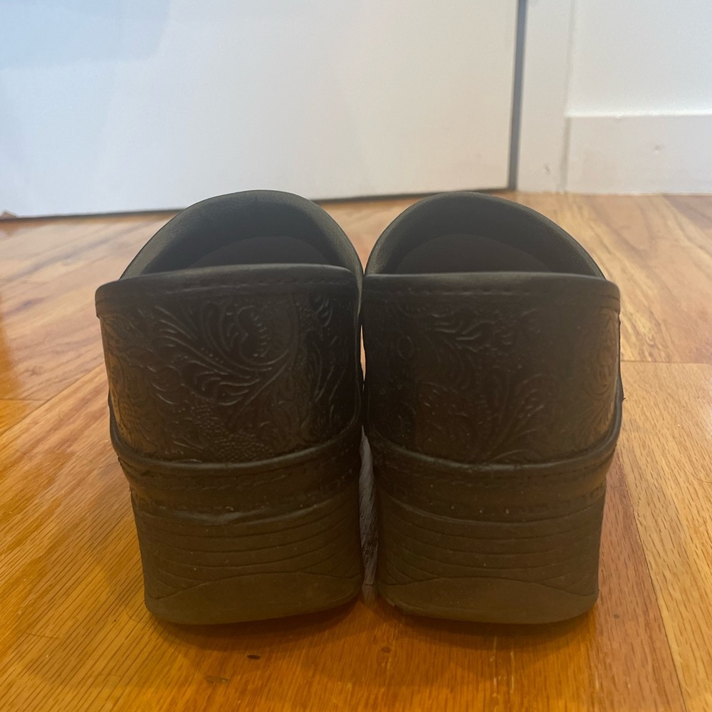 Dansko LT Pro black tooled clogs - Picture 5 of 10